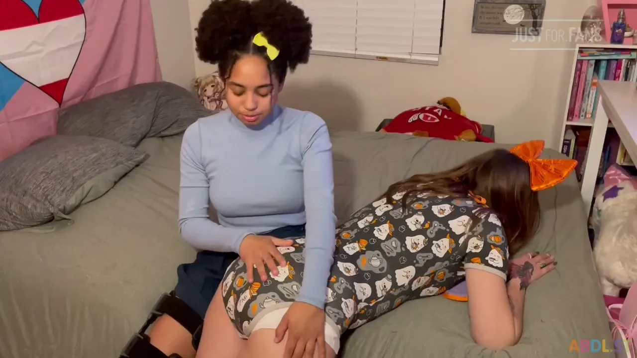 Princess Starry - Arella’s Mad Lesbian Spanking Session.mp4