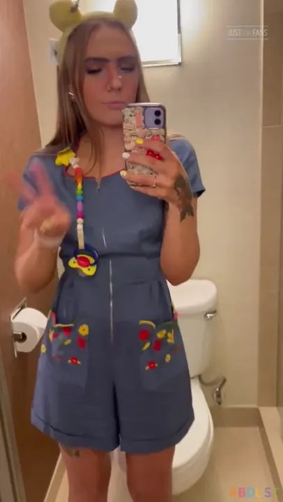 Princess Starry - Cute Diaper Girl Says Hewwo.mp4