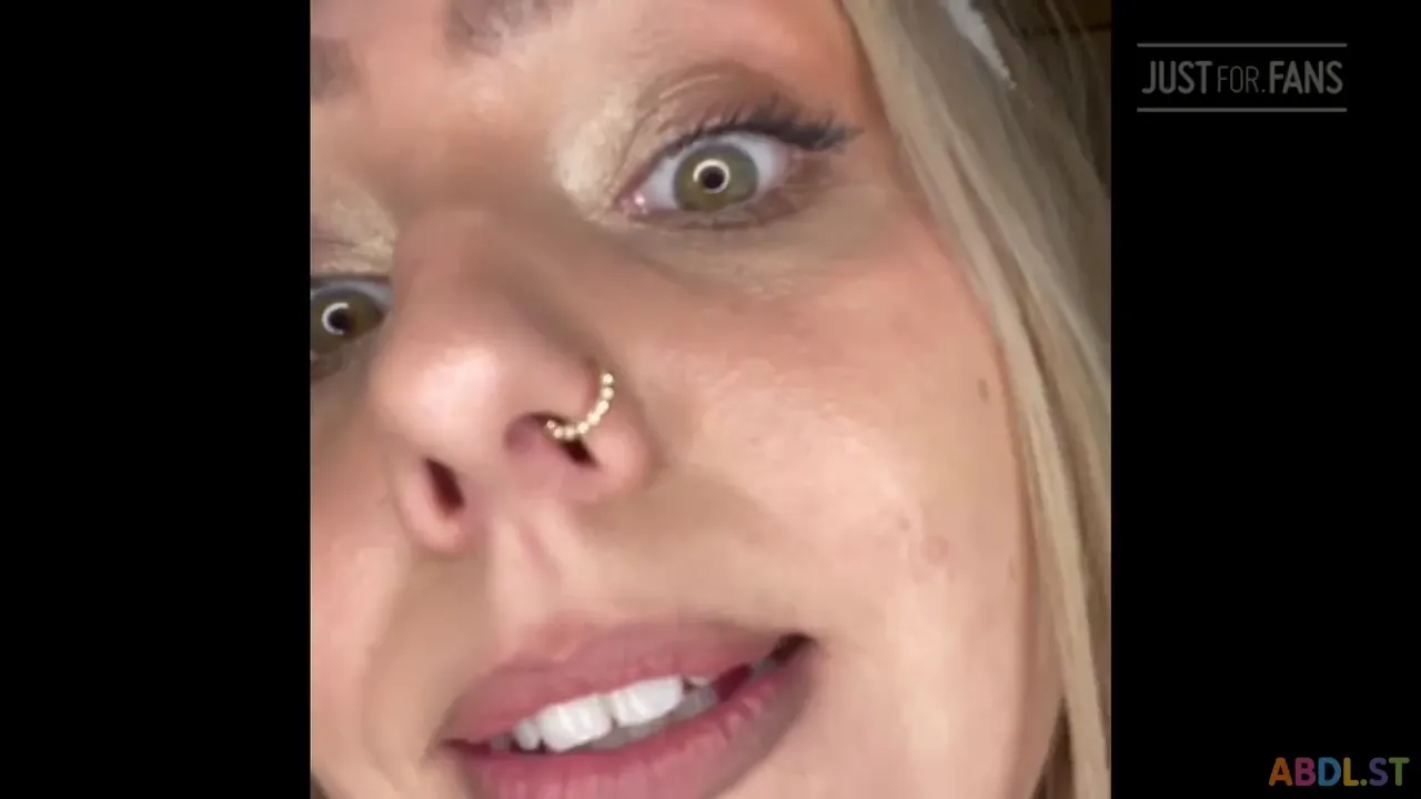 Princess Starry - Easter Diaper Surprise And Wetting.mp4