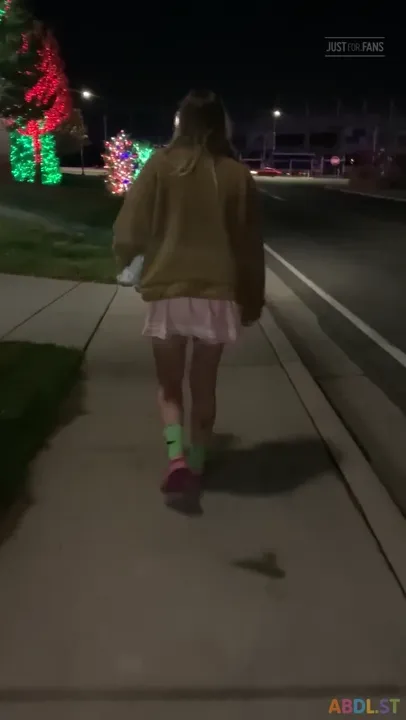 Princess Starry - Holiday Public Wetting Fun.mp4