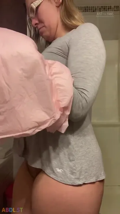 PaddedkittenVuittQn - Getting Ready For School Today.mp4