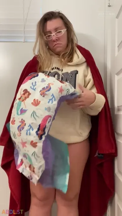 PaddedkittenVuittQn - Getting Ready For Work Cold And Sleepy.mp4