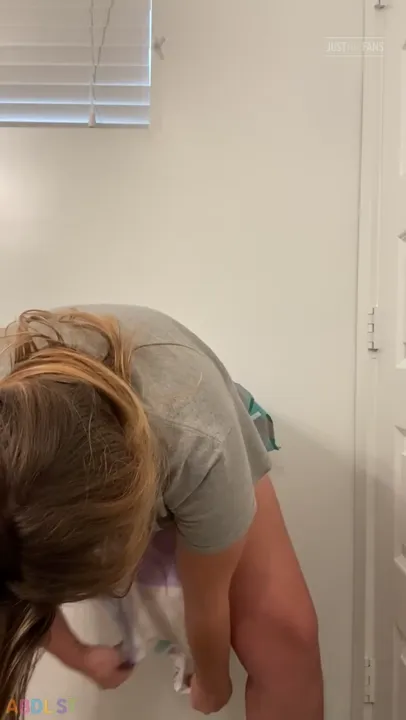 PaddedkittenVuittQn - Getting Ready For Work This Morning.mp4