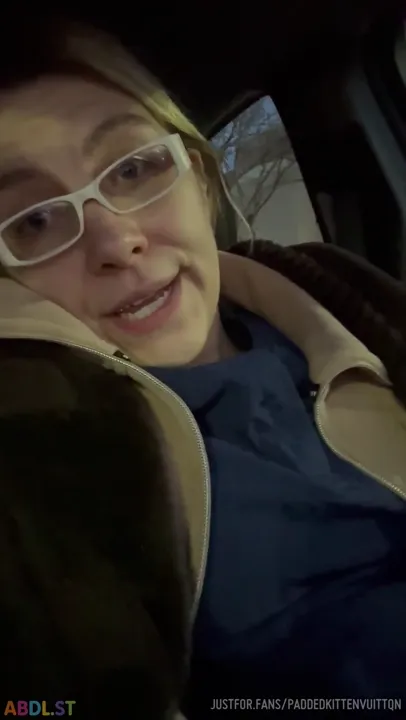 PaddedkittenVuittQn - Had To Pee When I Got Off Work.mp4
