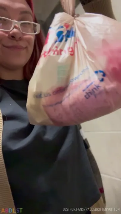 PaddedkittenVuittQn - Had To Throw My Stinky Pull Up Away.mp4