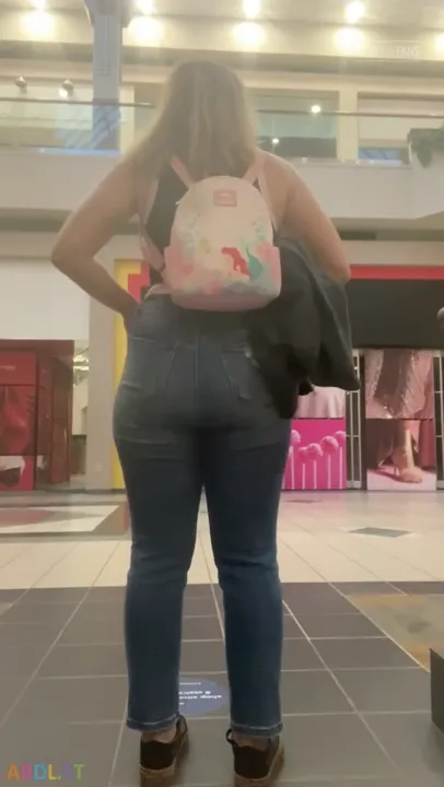 PaddedkittenVuittQn - I Got Hot So I Took My Cardigan Off.mp4