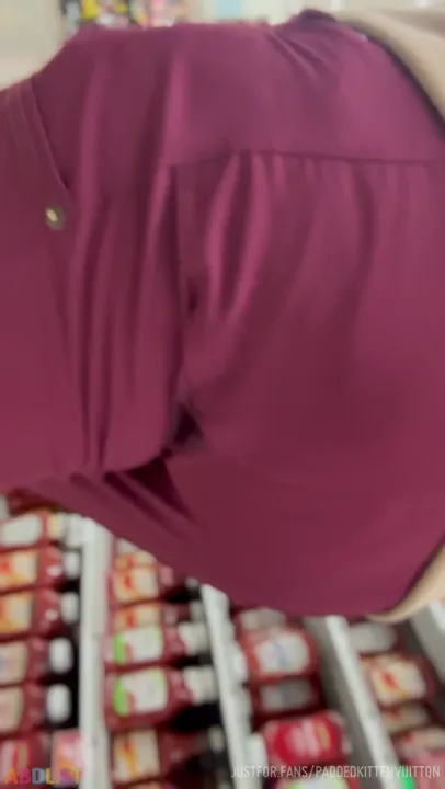 PaddedkittenVuittQn - I Hope No One Noticed My Wet Spot.mp4