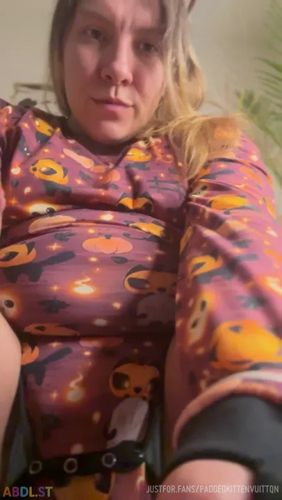 PaddedkittenVuittQn - Just A Kitty Peeing In Her Diaper.mp4