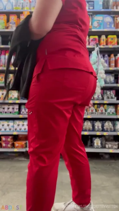 PaddedkittenVuittQn - Leaking Diaper Girl At Walmart.mp4