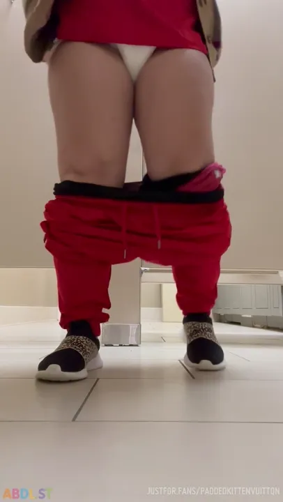 PaddedkittenVuittQn - Lets See How Full This Diaper Will Get.mp4