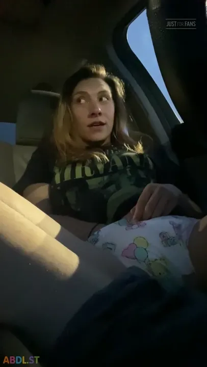 PaddedkittenVuittQn - Masturbating In My Diaper Parking Lot.mp4