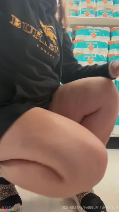 PaddedkittenVuittQn - Messing In My Diaper At Target.mp4