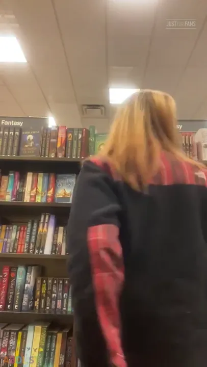 PaddedkittenVuittQn - Not A Long Video At Barnes And Nobles.mp4