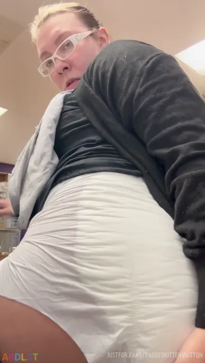 PaddedkittenVuittQn - Now You Know Im Wet.mp4