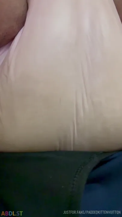 PaddedkittenVuittQn - Ohhh My Diaper Is Getting Full.mp4