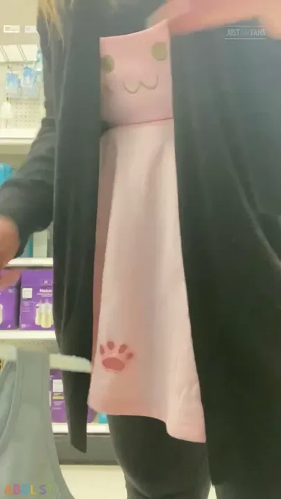 PaddedkittenVuittQn - Out And About Trying To Show Off My Diaper.mp4