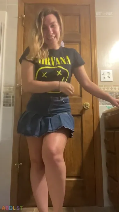 PaddedkittenVuittQn - Outfit Of The Day Love This Skirt.mp4