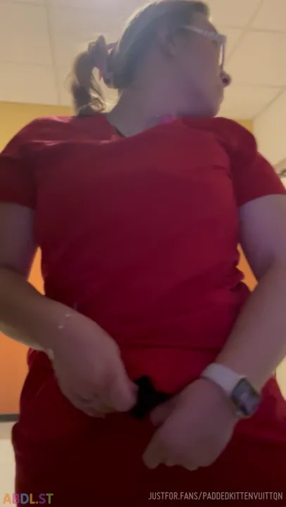 PaddedkittenVuittQn - Peeing At Work I Had To Pee So Bad.mp4