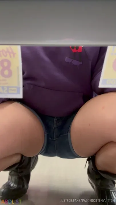 PaddedkittenVuittQn - Peeing In My Diaper At The Store.mp4
