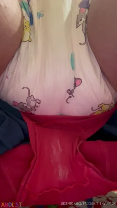 PaddedkittenVuittQn - Peeing In My Diaper Comfy Clothes Work Calls.mp4