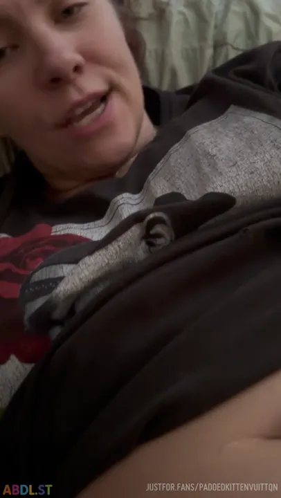 PaddedkittenVuittQn - Peeing In My Diaper While Laying In Bed.mp4