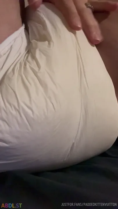 PaddedkittenVuittQn - Peeing In The Bed Luckily My Diaper Catches It All.mp4
