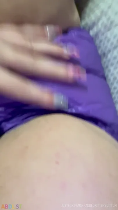 PaddedkittenVuittQn - Peeing My Diapee Its Time For Bed.mp4