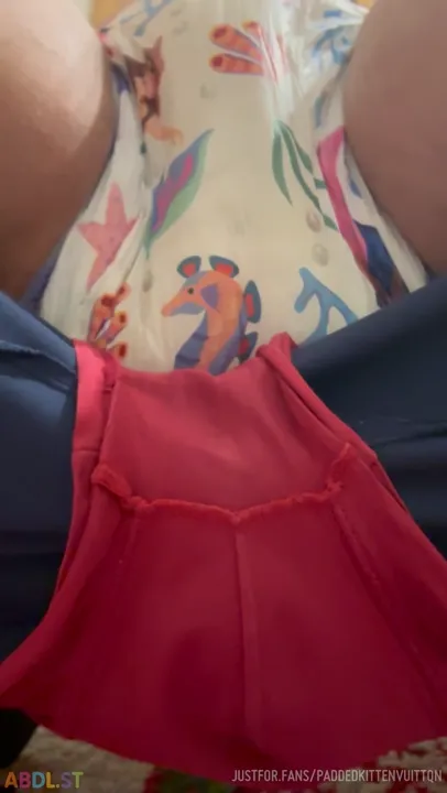 PaddedkittenVuittQn - Peeing When I Got Off Work And At My Grandmas.mp4