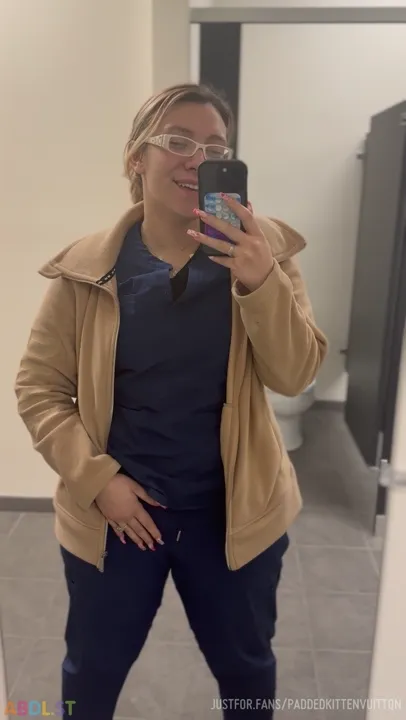 PaddedkittenVuittQn - Peeing While Standing.mp4