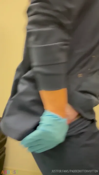PaddedkittenVuittQn - Public Abdl At Work.mp4