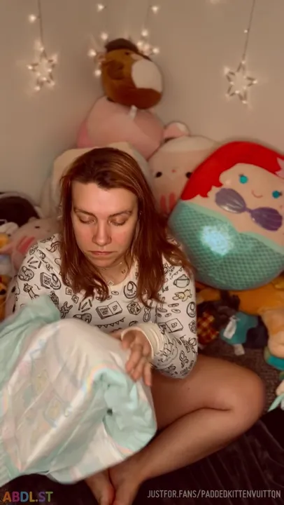PaddedkittenVuittQn - Putting A Diaper On And Baby Time.mp4