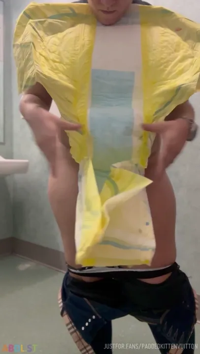 PaddedkittenVuittQn - Putting A Diaper On At The Doctors Office.mp4