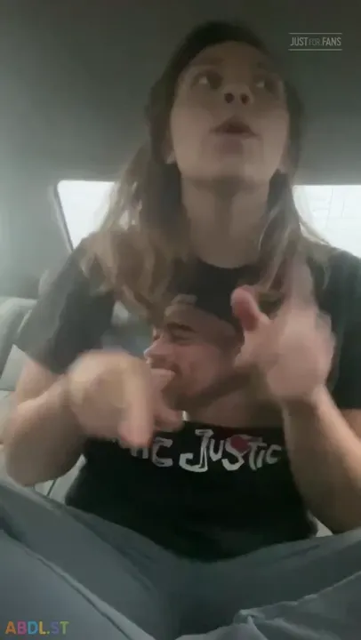 PaddedkittenVuittQn - Putting A Diaper On In My Backseat.mp4