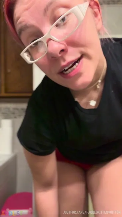 PaddedkittenVuittQn - Putting A Diaper On To Go Out To Eat Part 1.mp4
