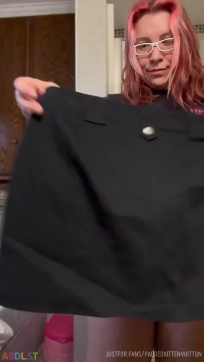 PaddedkittenVuittQn - Putting A Skirt On Over My Pull Up.mp4
