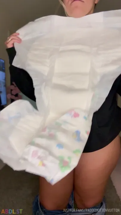 PaddedkittenVuittQn - Putting My Diaper On For The Night.mp4