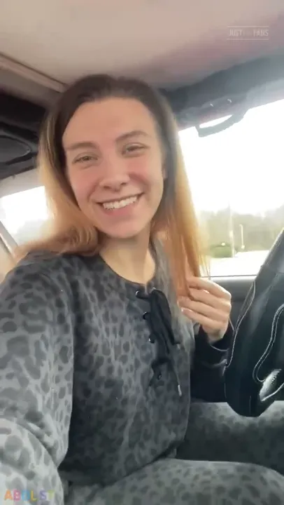 PaddedkittenVuittQn - Putting On A Diaper In The Jeep.mp4