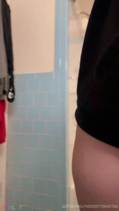 PaddedkittenVuittQn - Putting On A Megamax Air For Work.mp4