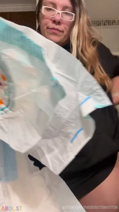 PaddedkittenVuittQn - Putting On My Nighttime Diaper.mp4