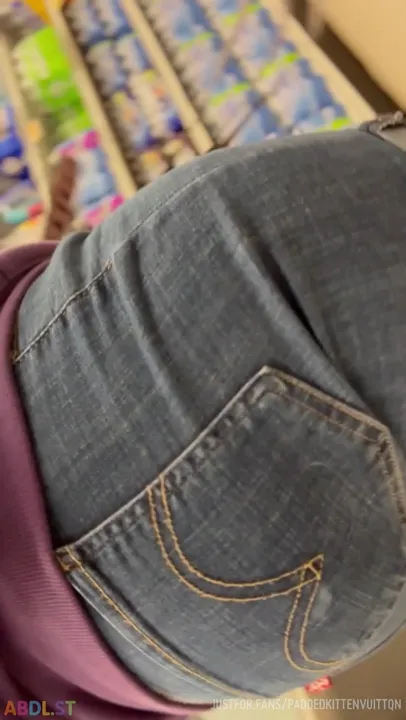 PaddedkittenVuittQn - Shopping Around Almost Dropping Groceries.mp4