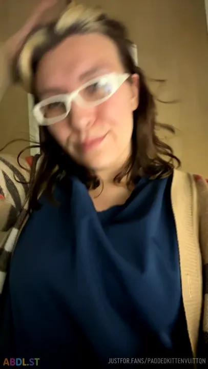 PaddedkittenVuittQn - Showing Off My Diaper.mp4