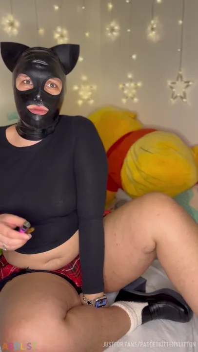 PaddedkittenVuittQn - Smoky Latex Kitten.mp4