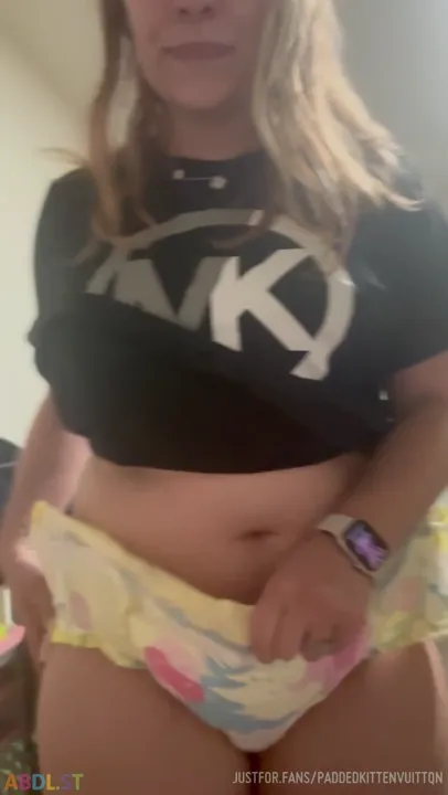 PaddedkittenVuittQn - Taking My Diaper Off.mp4