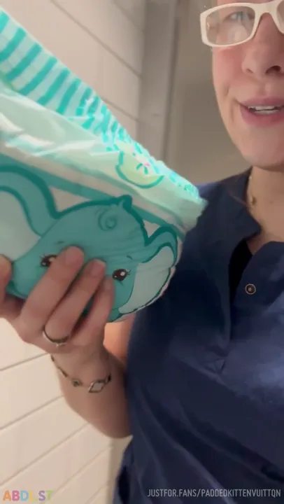 PaddedkittenVuittQn - Throwing My Diaper Away In Walmart Bathroom.mp4