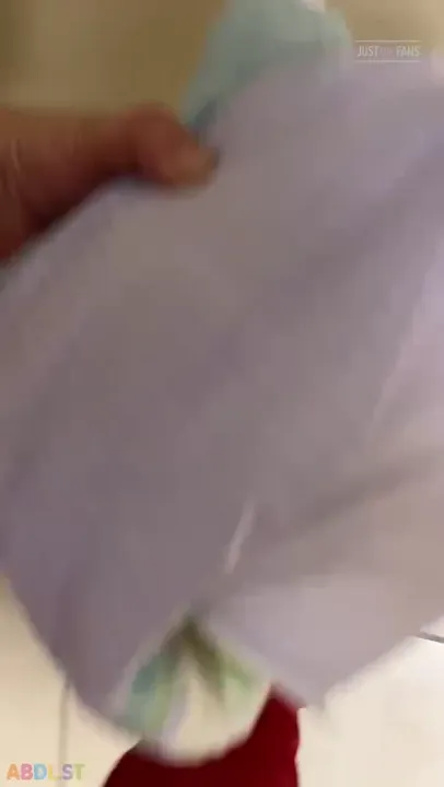 PaddedkittenVuittQn - Throwing My Diaper In The Trash At Work.mp4