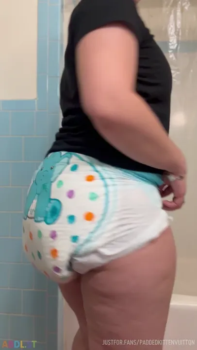 PaddedkittenVuittQn - Time To Change This Stinky Diaper.mp4