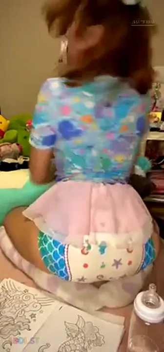 PaddedkittenVuittQn - Trying To Twerk In My Diaper.mp4