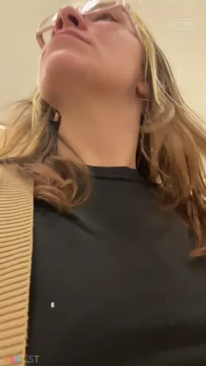 PaddedkittenVuittQn - Walking Around Trying To Find A Good Spot.mp4
