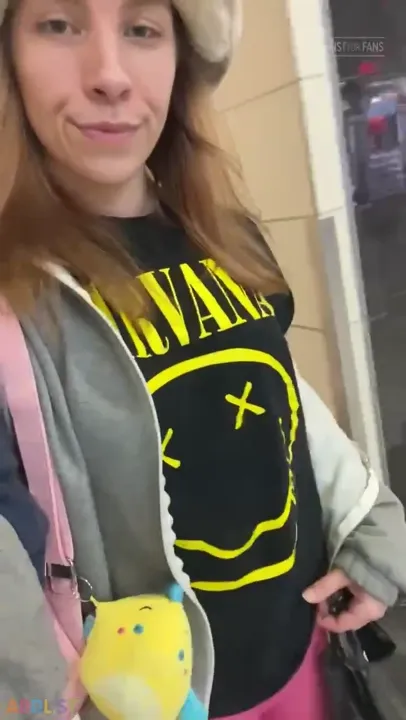 PaddedkittenVuittQn - Walking Out The Bathroom With My Toy.mp4