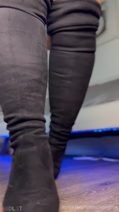 PaddedkittenVuittQn - Walking With Heels Sound.mp4